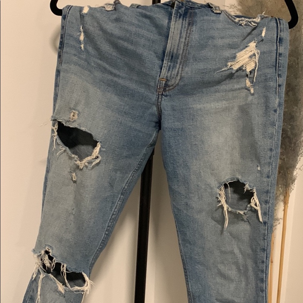 Abercrombie & Fitch Ripped jean